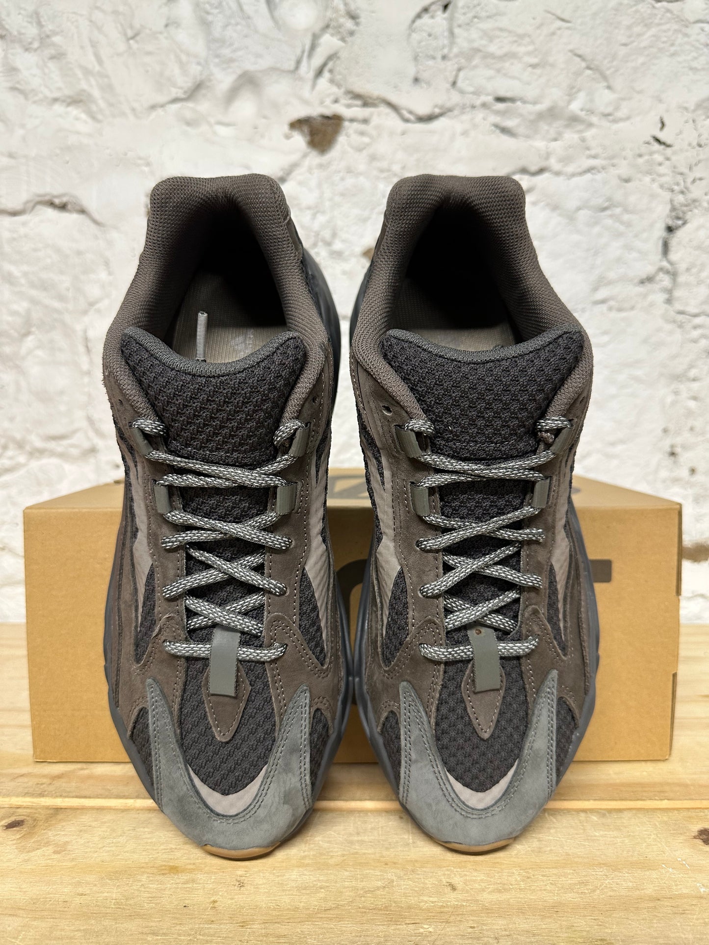 Yeezy 700 Geode Sz 11.5