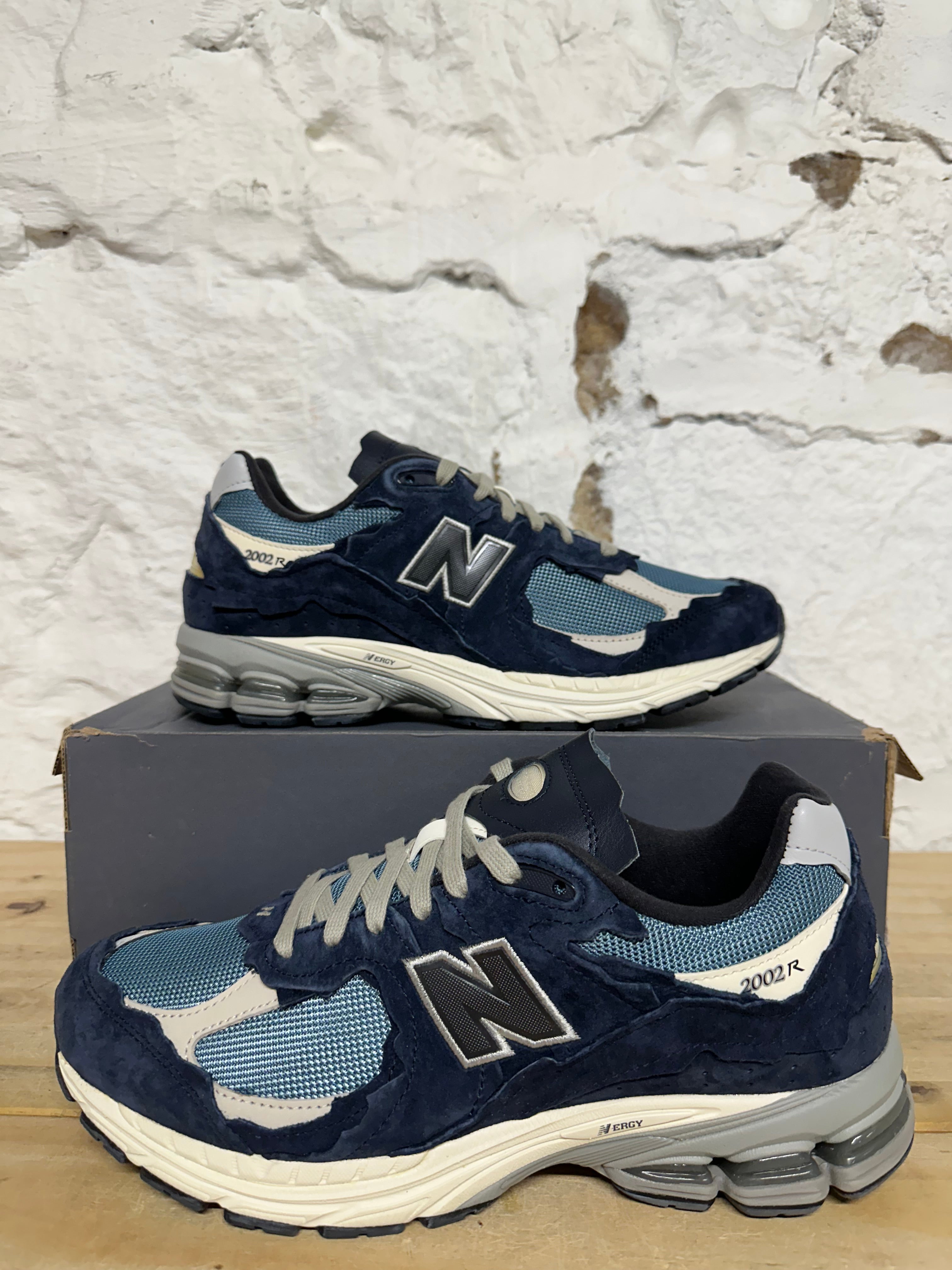 New Balance 2002R Protection Pack Navy Sz 10 DS