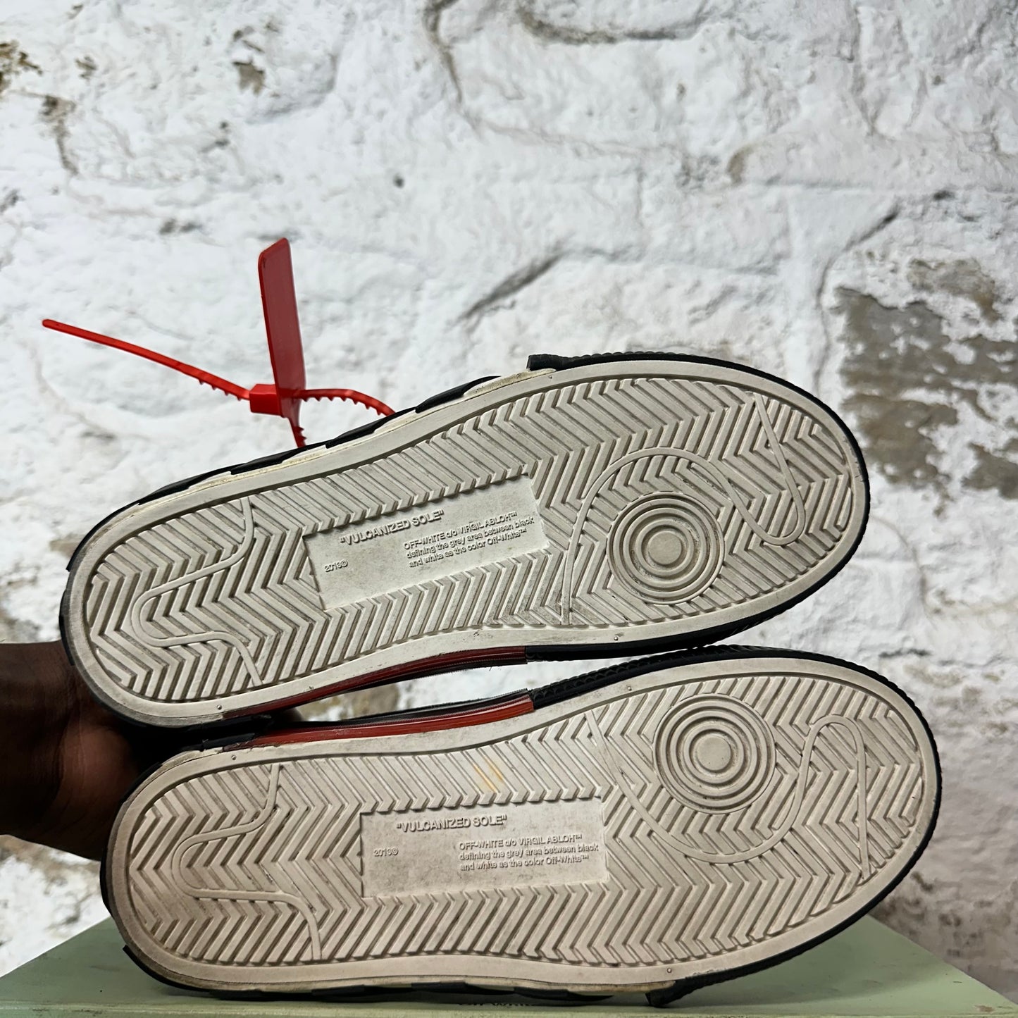 Off White Black White Vulc Sneaker Sz 5 (37)