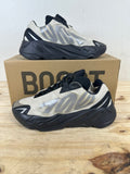 Yeezy 700 MNVN Bone Sz 5 DS