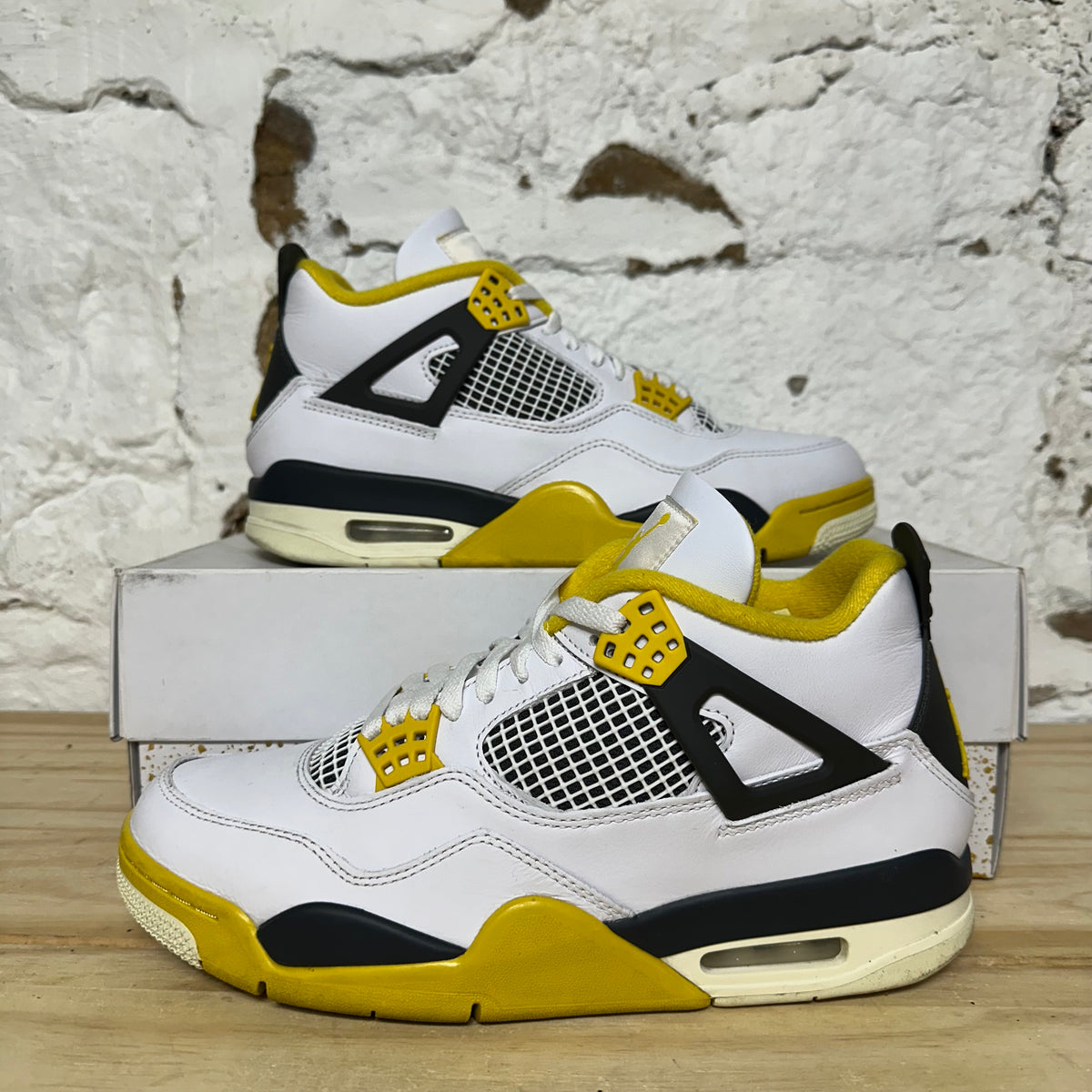 Air Jordan 4 Vivid Sulfur Sz 9.5 (11W)