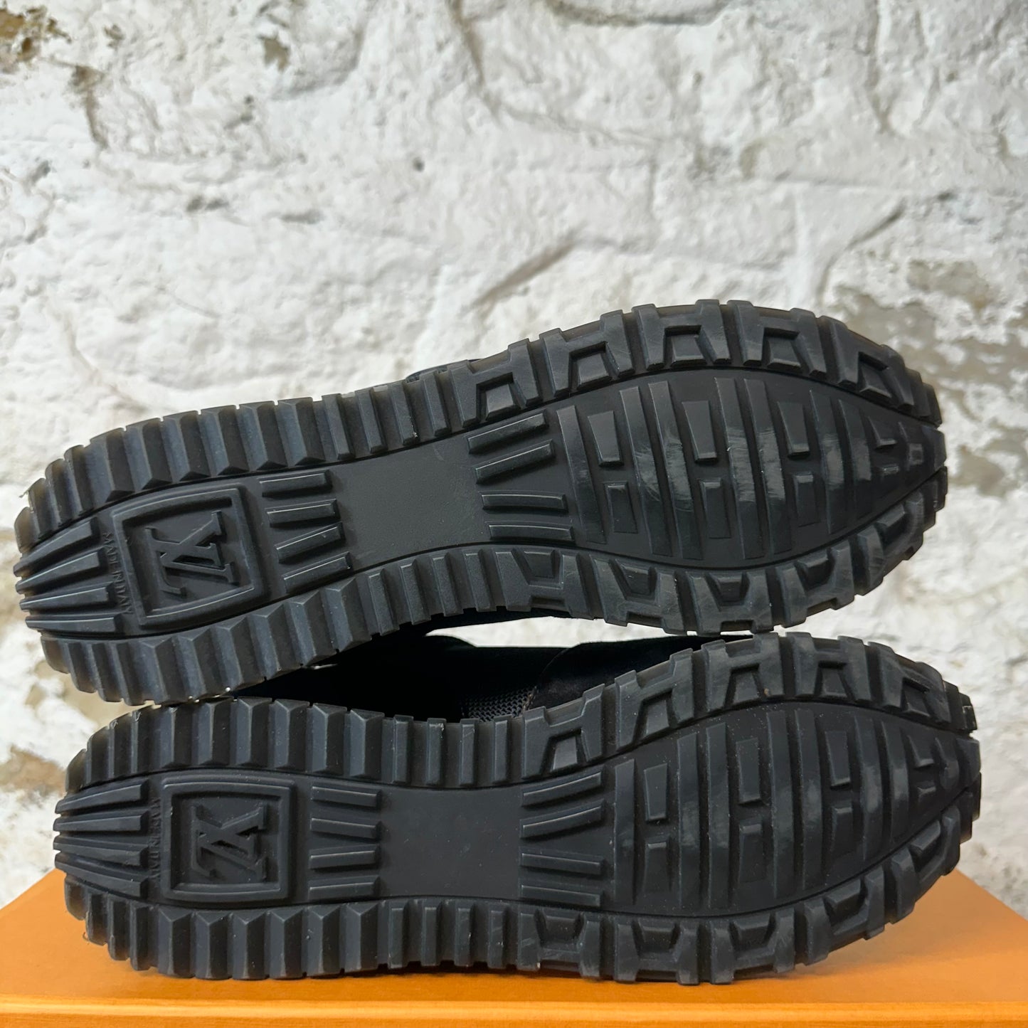 Louis Vuitton Black Brown Runaway Sneaker Sz 8 (39.5LV)