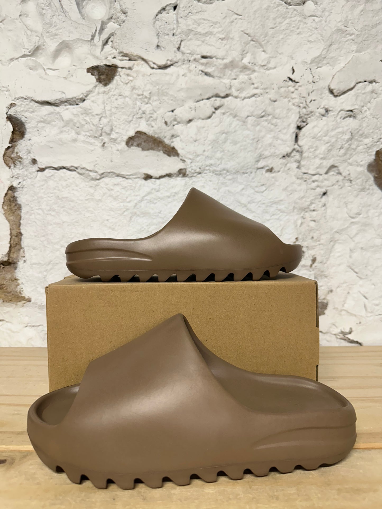 Yeezy Slide Earth Sz 8 DS