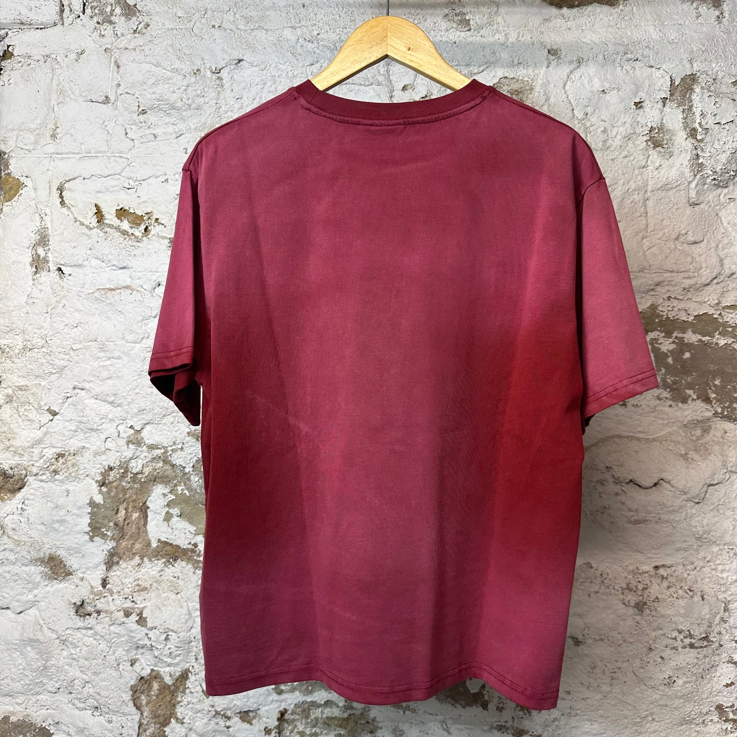 Saint Vanity Red Dissolve Griffin T-shirt Sz S