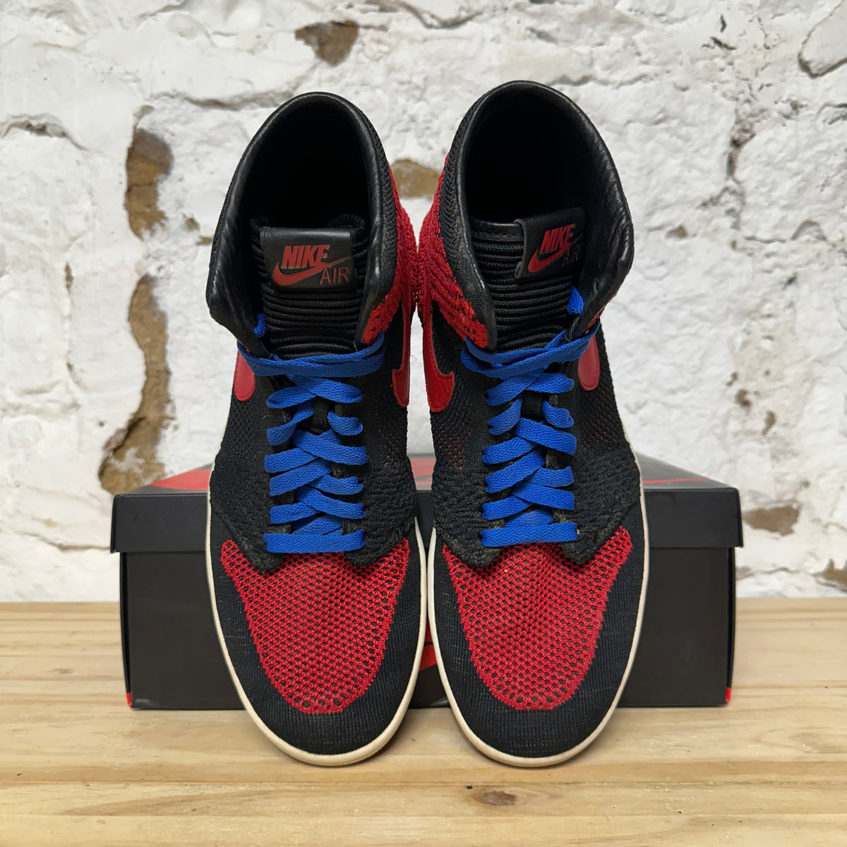 Air Jordan 1 High Flyknit Bred Sz 9