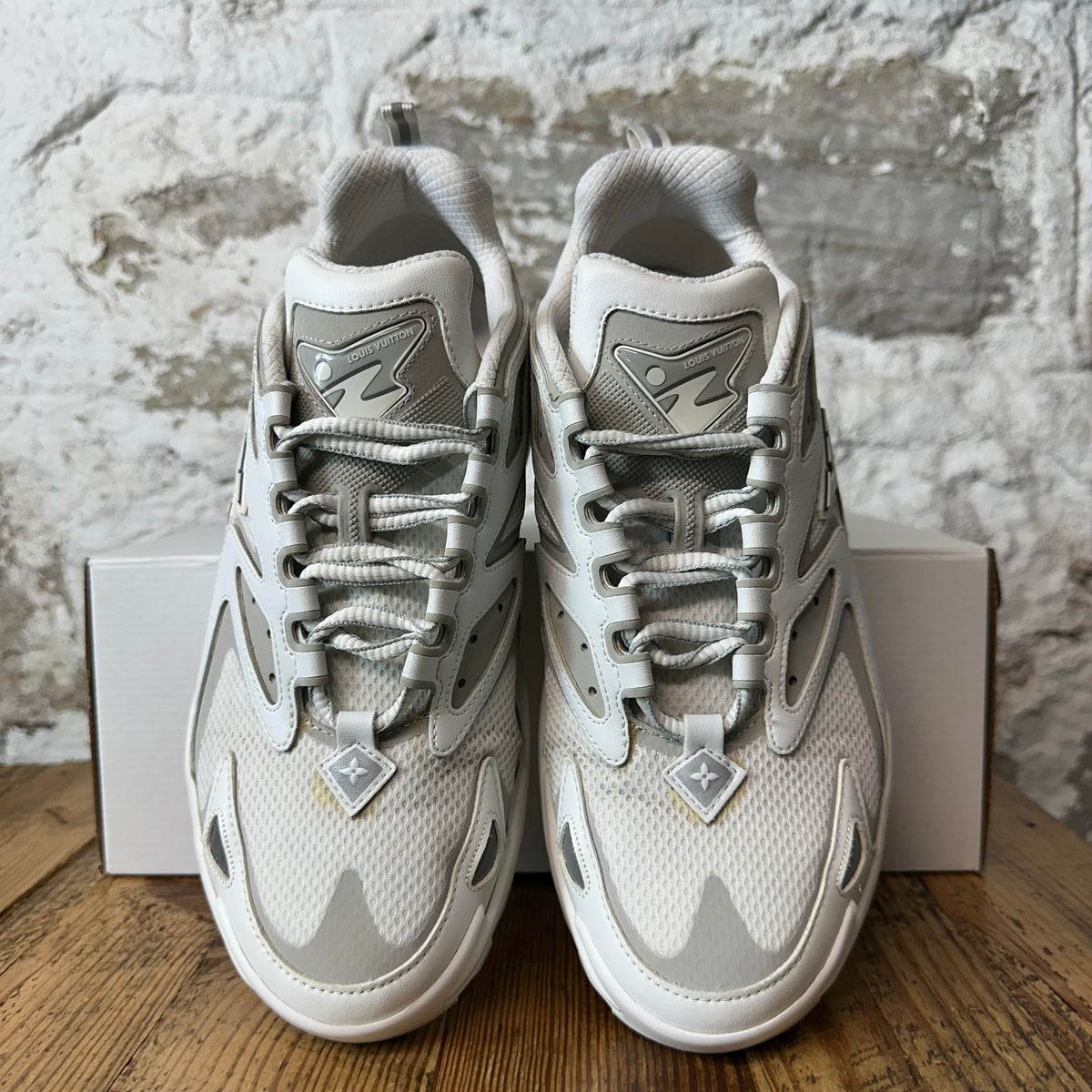 Louis Vuitton White Grey Tatic Runner Sneaker Sz 9 (7.5LV)