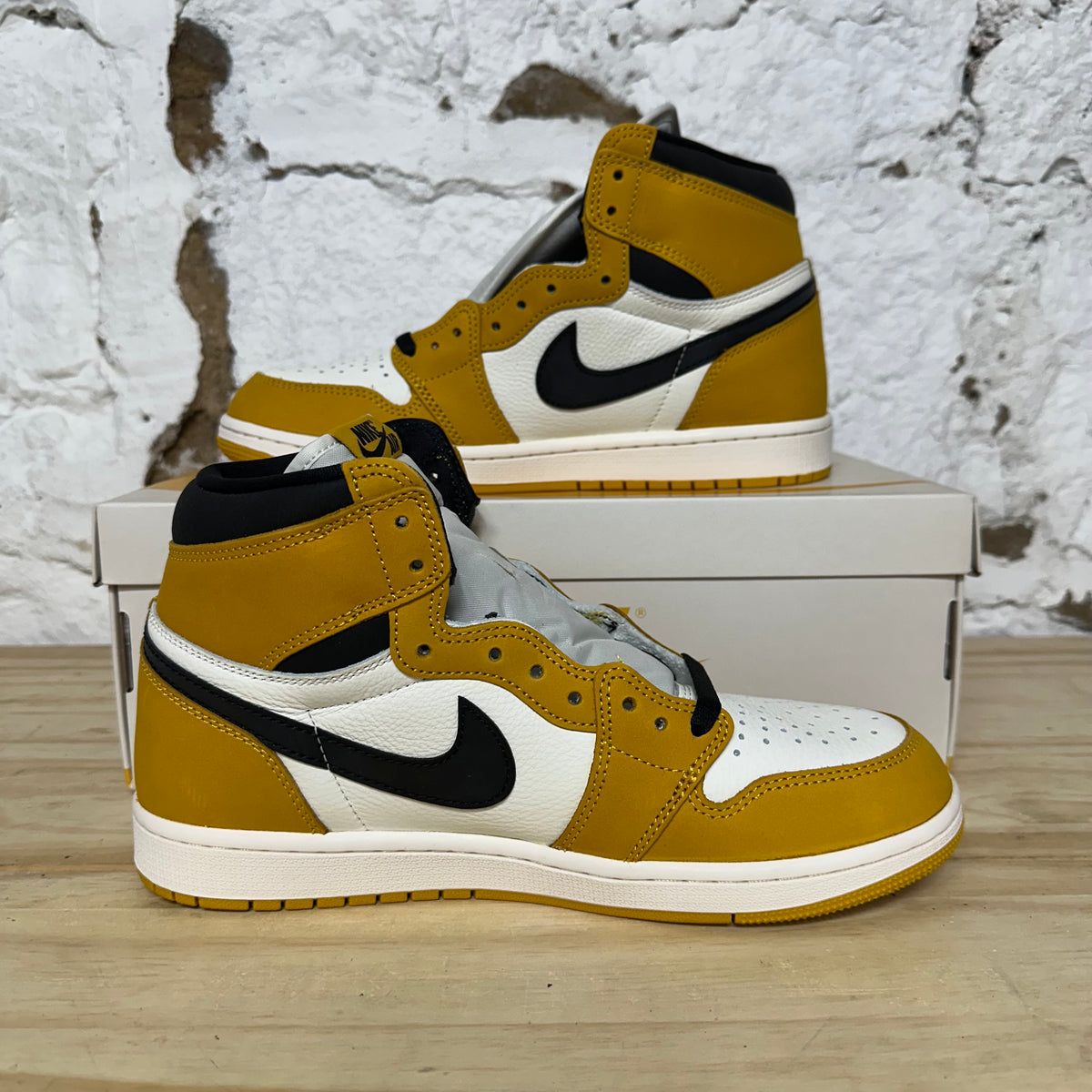 Air Jordan 1 High Yellow Ochre Sz 9