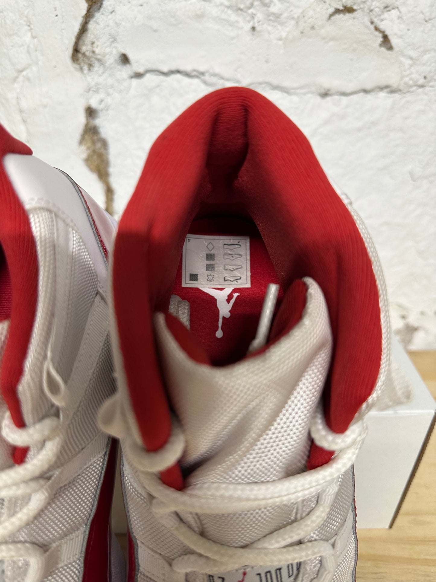 Air Jordan 11 High Cherry Sz 13