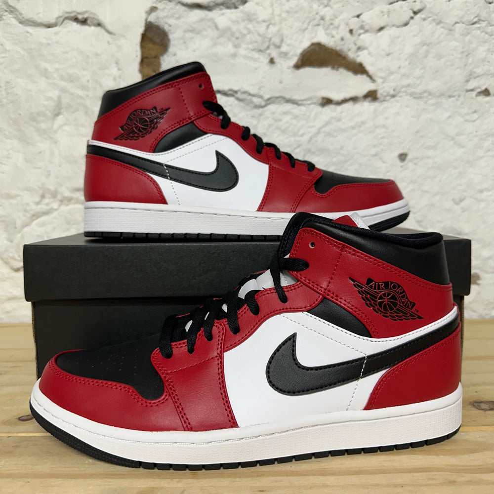 Air Jordan 1 Mid Chicago Black Toe Sz 10 DS