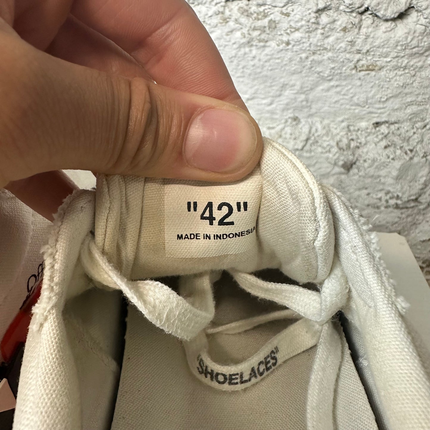Off White Vulc White Blue Arrows Sz 9 (42) No Box