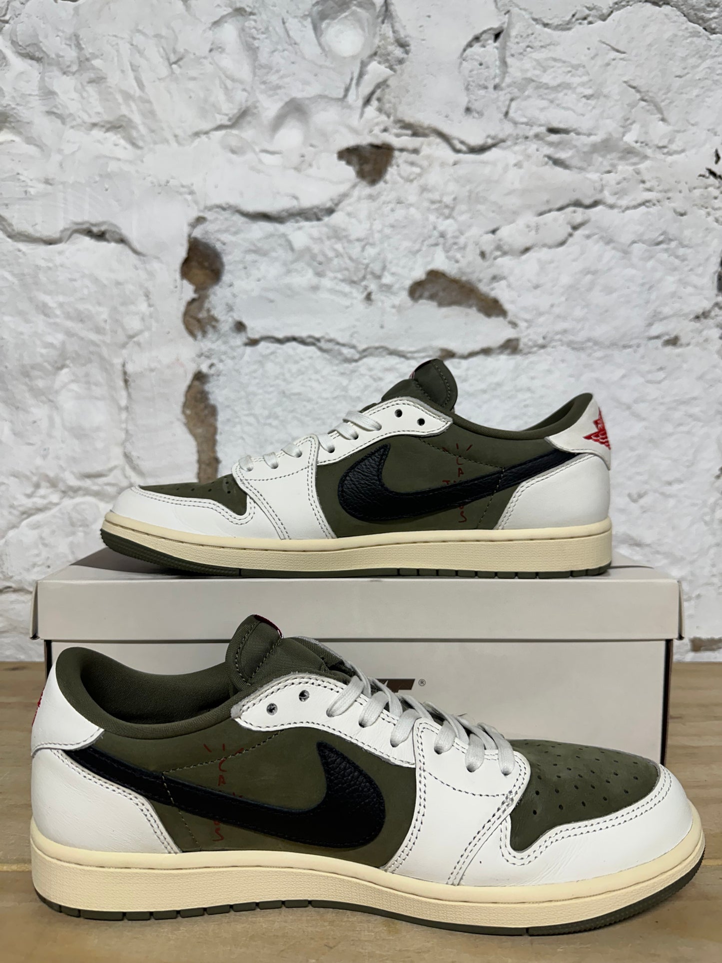 Air Jordan 1 Low Travis Scott Medium Olive Sz 10.5