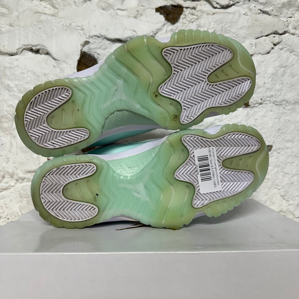 Air Jordan 11 Low Igloo Sz 8.5 (10W)