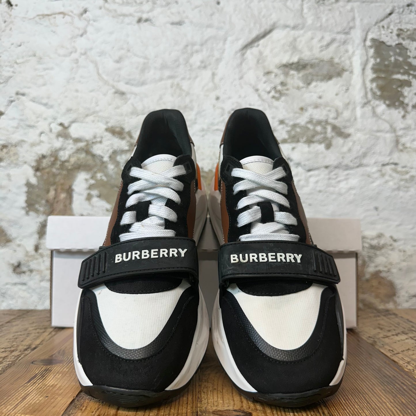 Burberry Ramsey Black White Brown Sneaker Sz 7 (40)