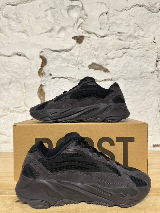 Yeezy 700 V2 Vanta Sz 5