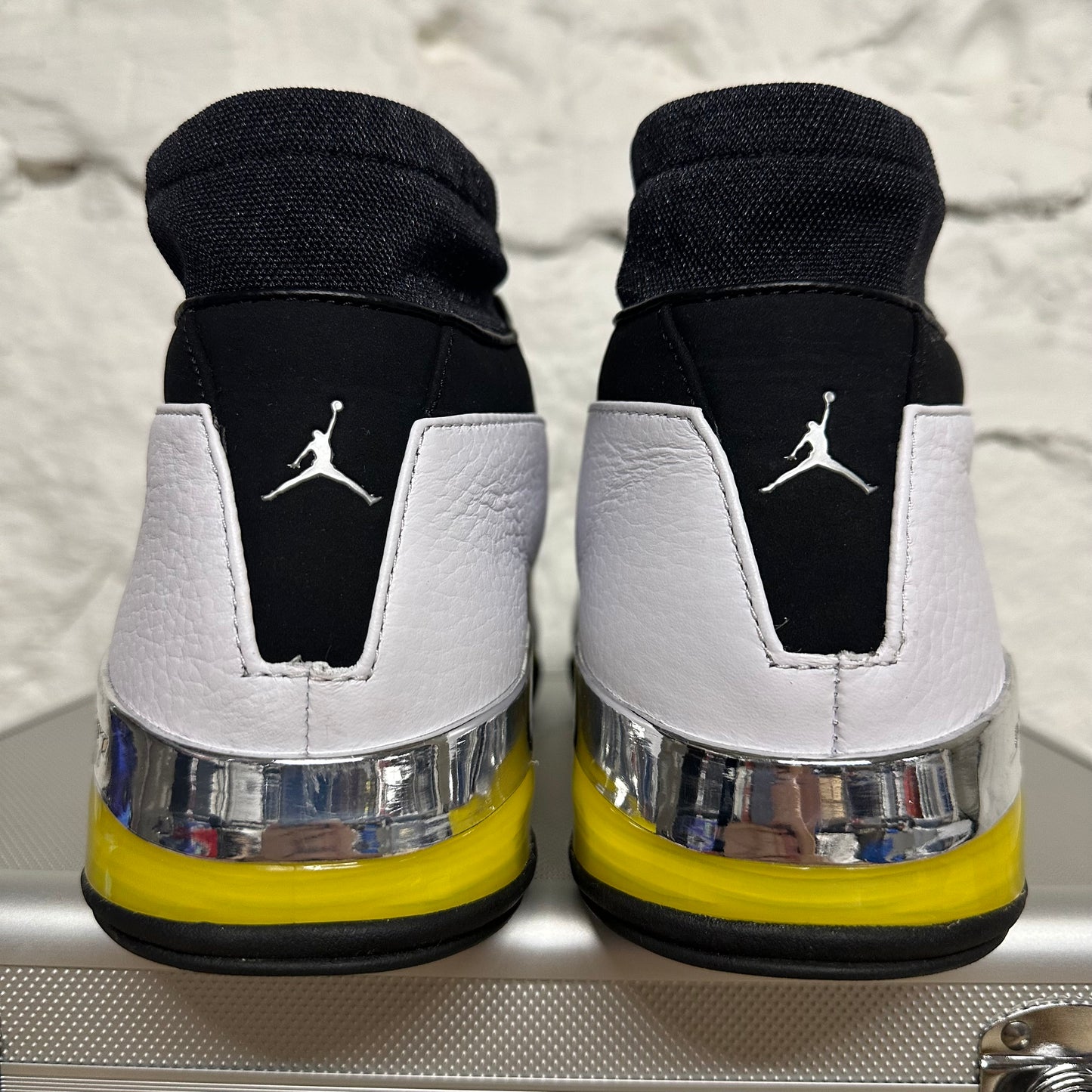 Air Jordan 17 Low Lightning Sz 10