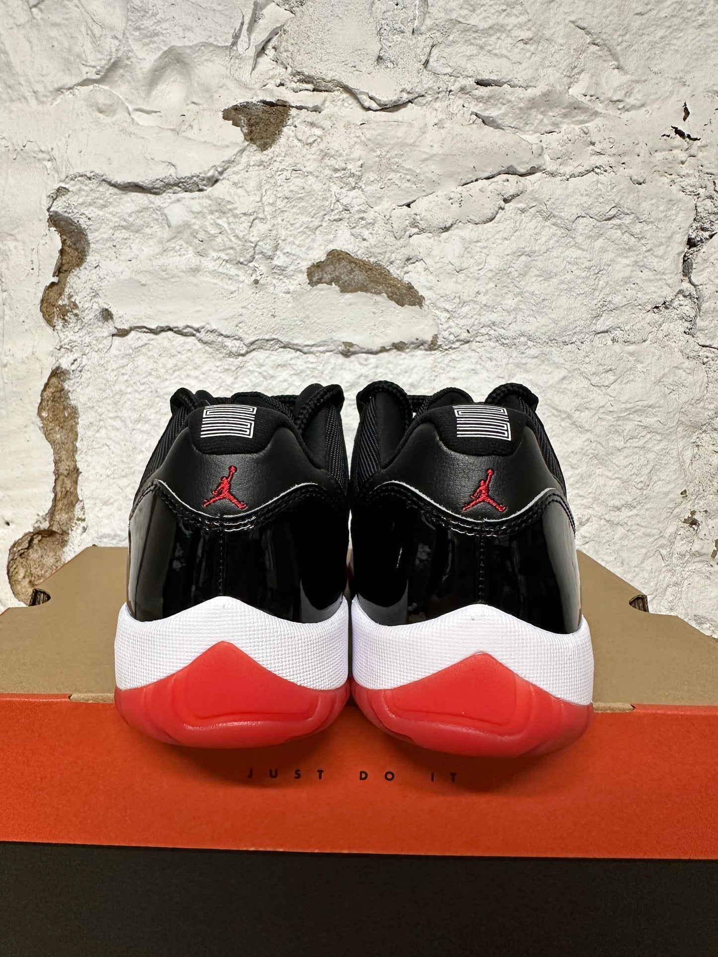 Air Jordan 11 Low Bred Sz 10.5