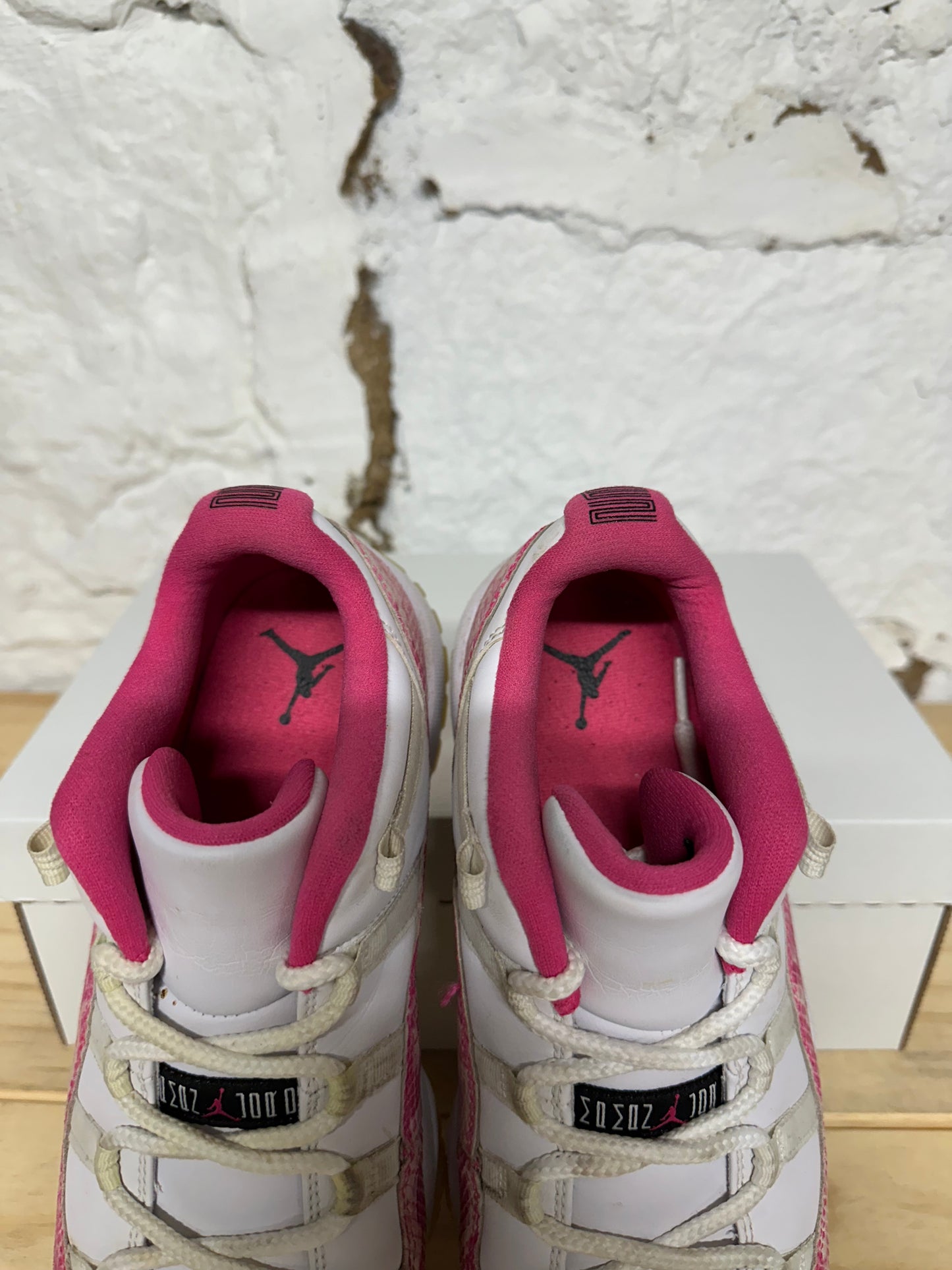 Air Jordan 11 Low Pink Snakeskin Sz 9 (10.5W)