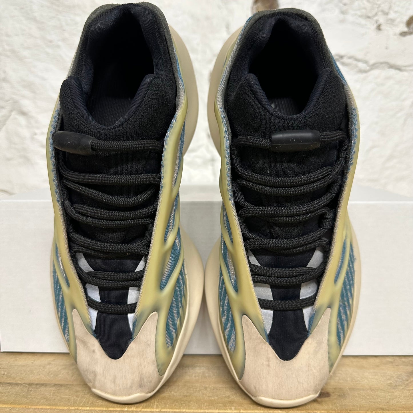 Yeezy 700 V3 Kyanite Sz 6