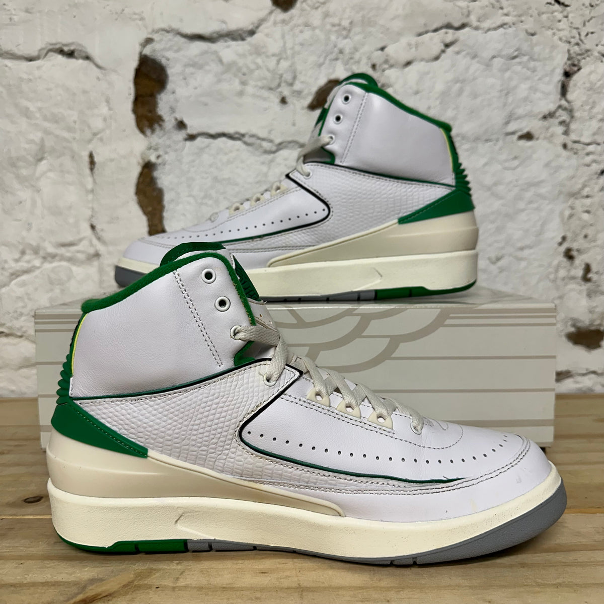Air Jordan 2 Lucky Green Sz 9.5