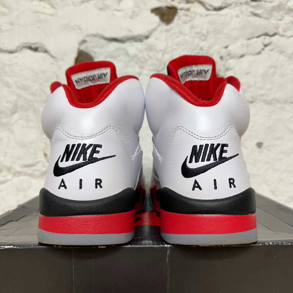 Air Jordan 5 Fire Red Black Tongue (2025) Sz 9.5