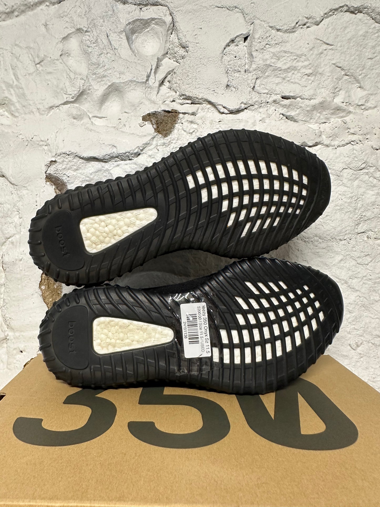 Yeezy 350 Onyx Sz 11.5