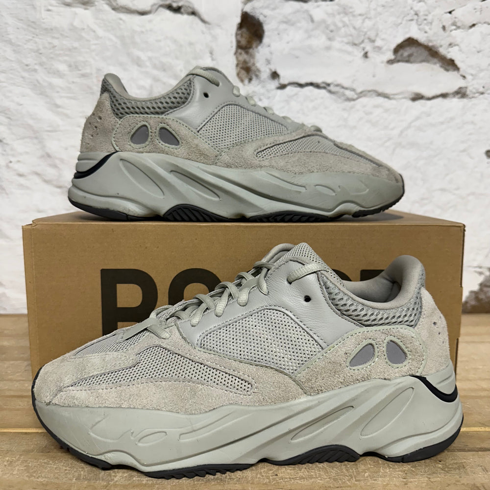 Yeezy 700 Salt Sz 9