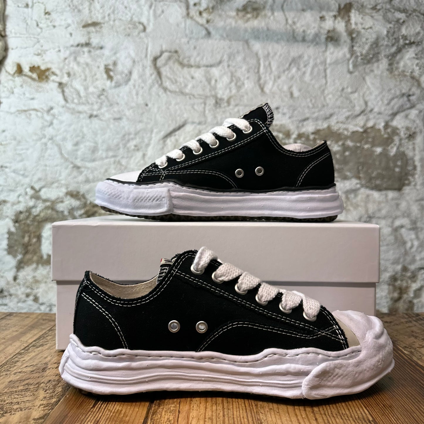 Maison Mihara Black White Sneaker Sz 8 (41) (Mismatched)