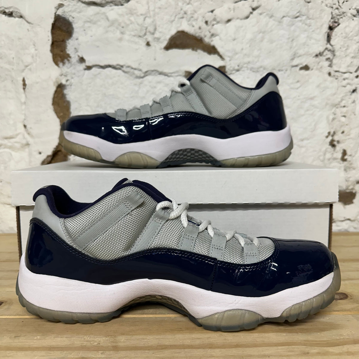 Air Jordan 11 Low Georgetown Sz 9.5