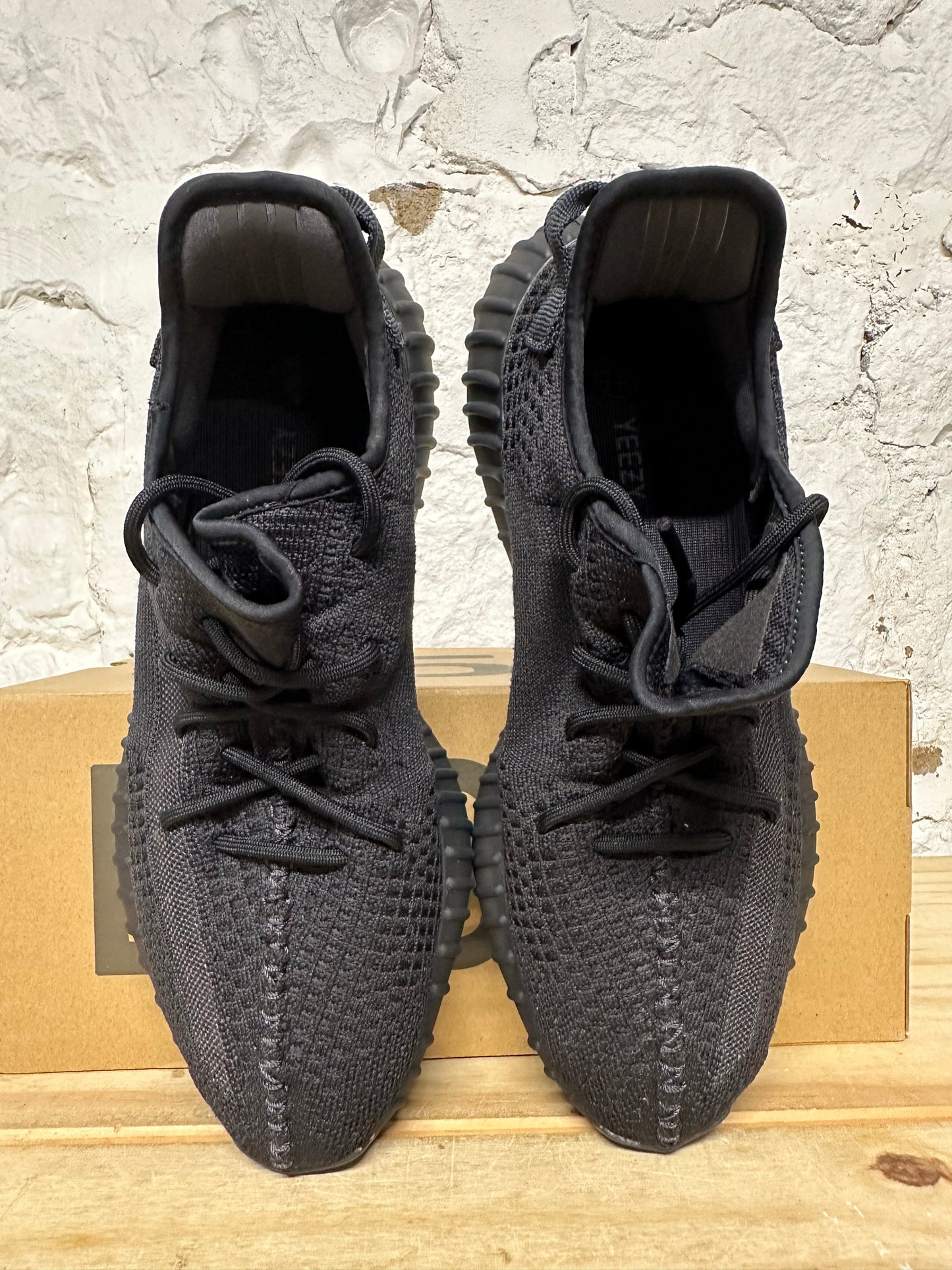 Yeezy 350 Onyx Sz 11.5