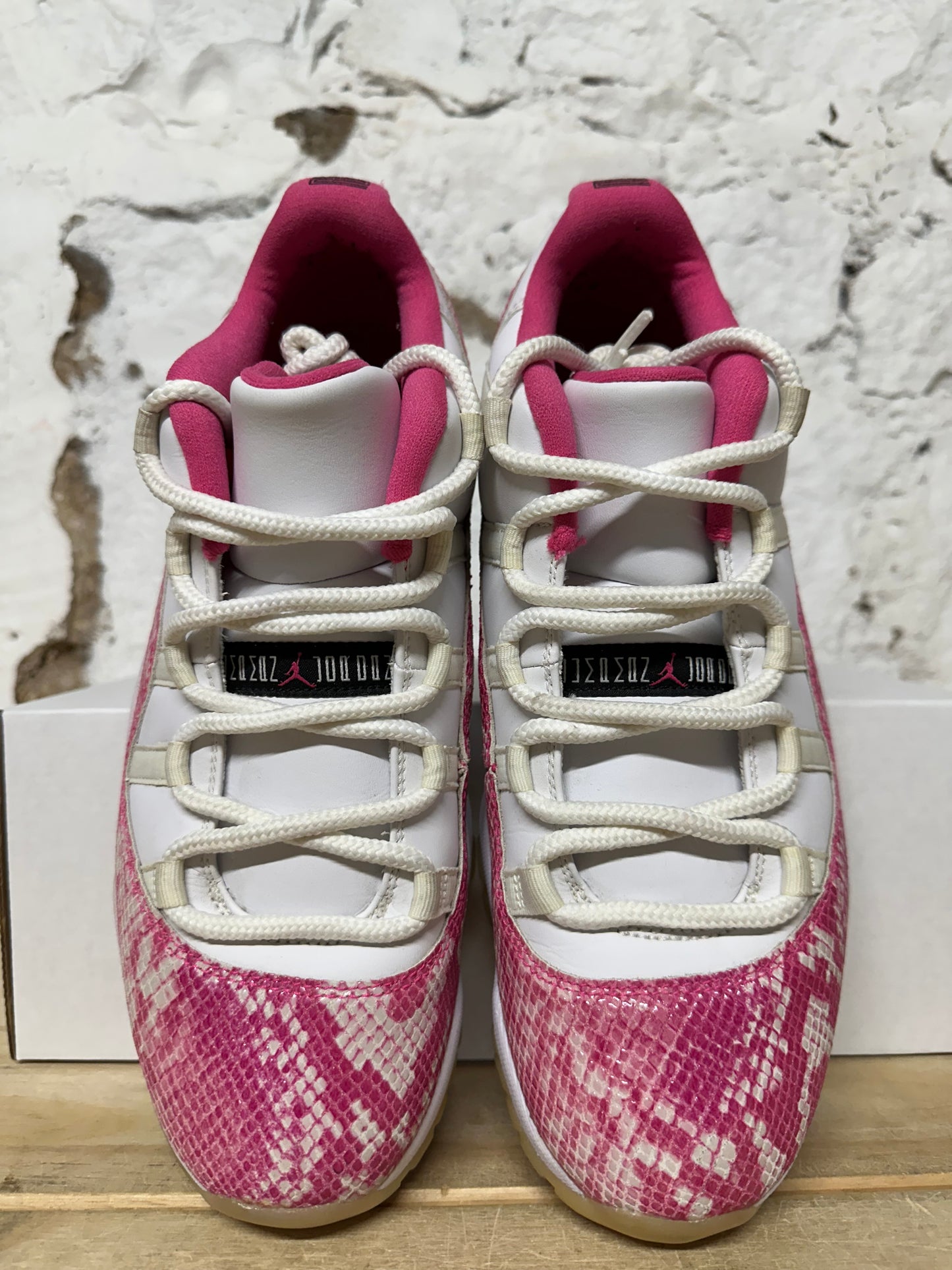 Air Jordan 11 Low Pink Snakeskin Sz 10 (11.5W)