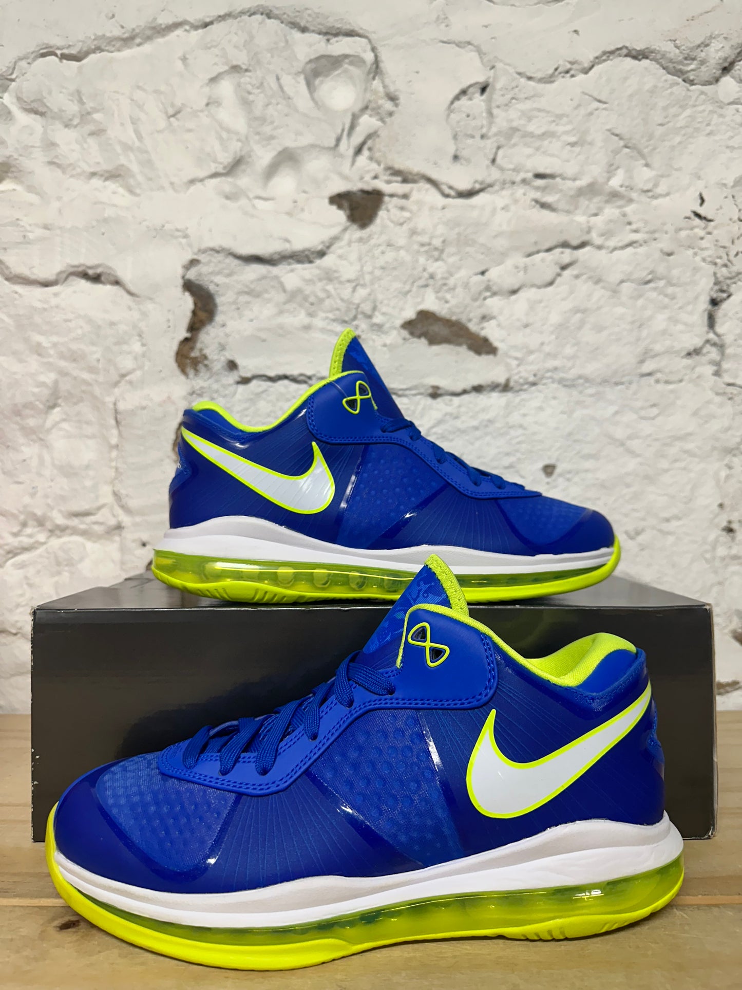 Nike LeBron 8 Low V2 Sprite Sz 8 DS