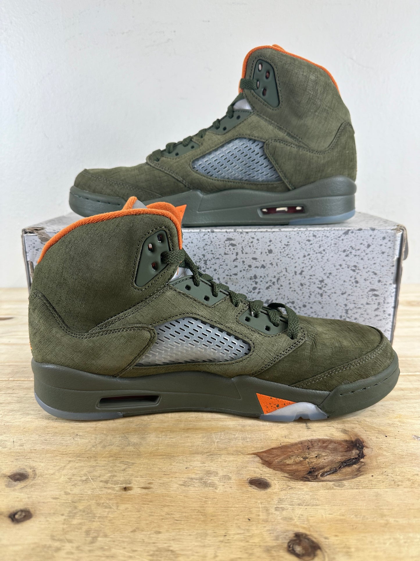 Air Jordan 5 Olive Sz 9.5