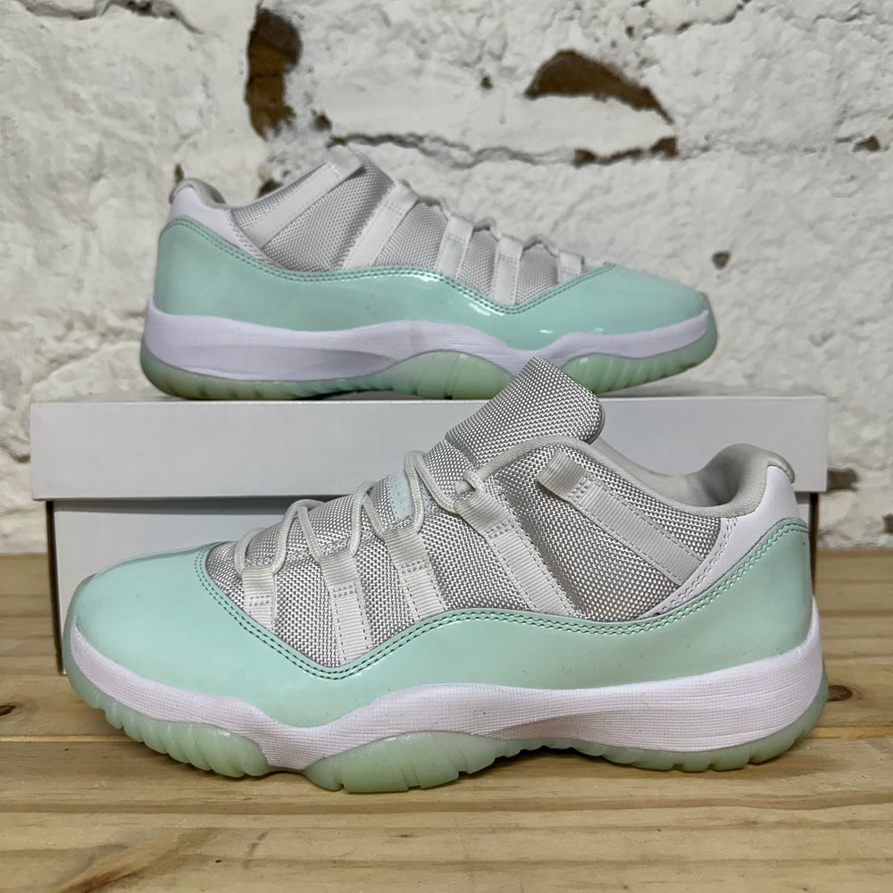 Air Jordan 11 Low Igloo Sz 8.5 (10W)
