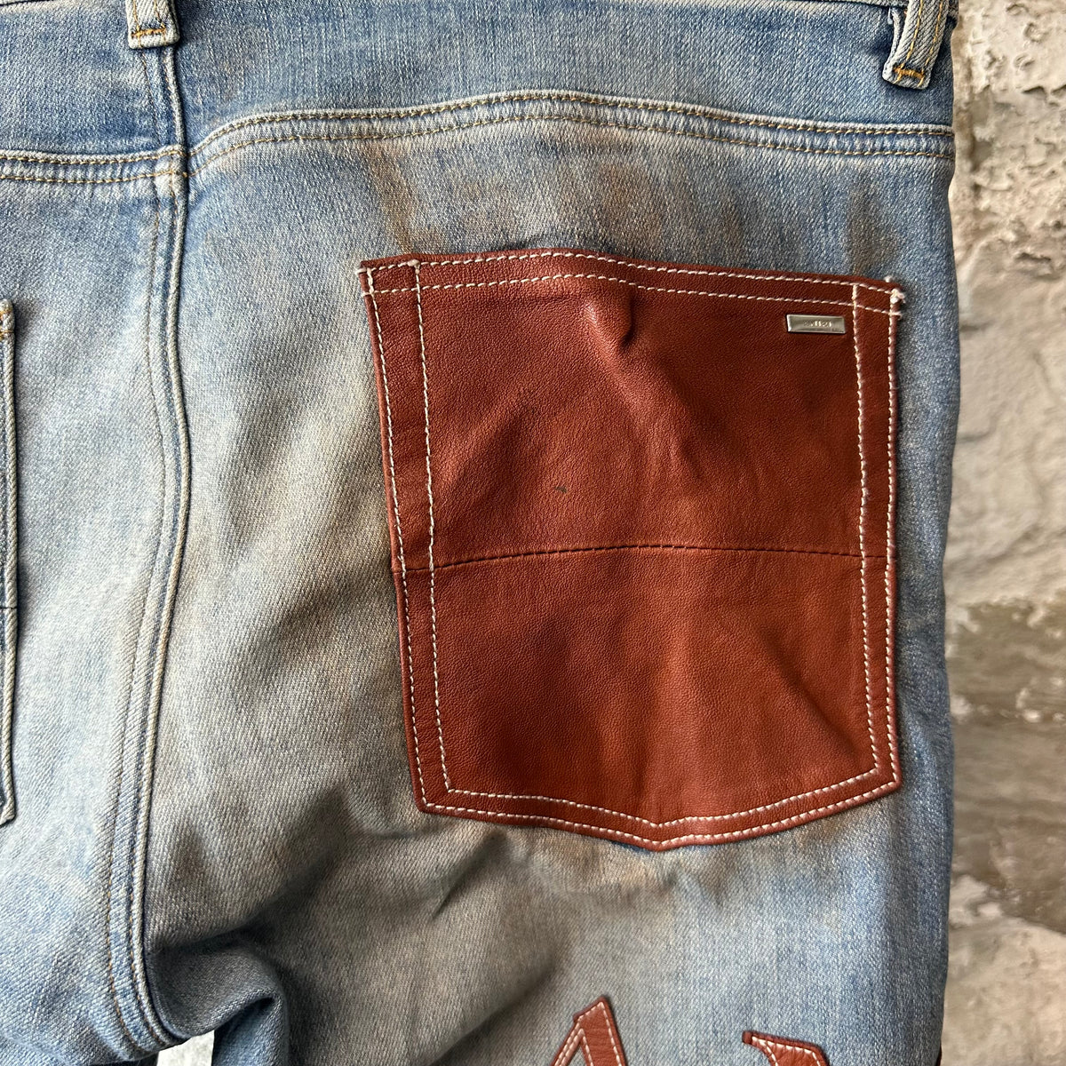 Amiri MX1 Brown Leather Core Logo Blue Denim Jeans Sz 34