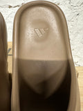 Yeezy Slide Earth Sz 8 DS