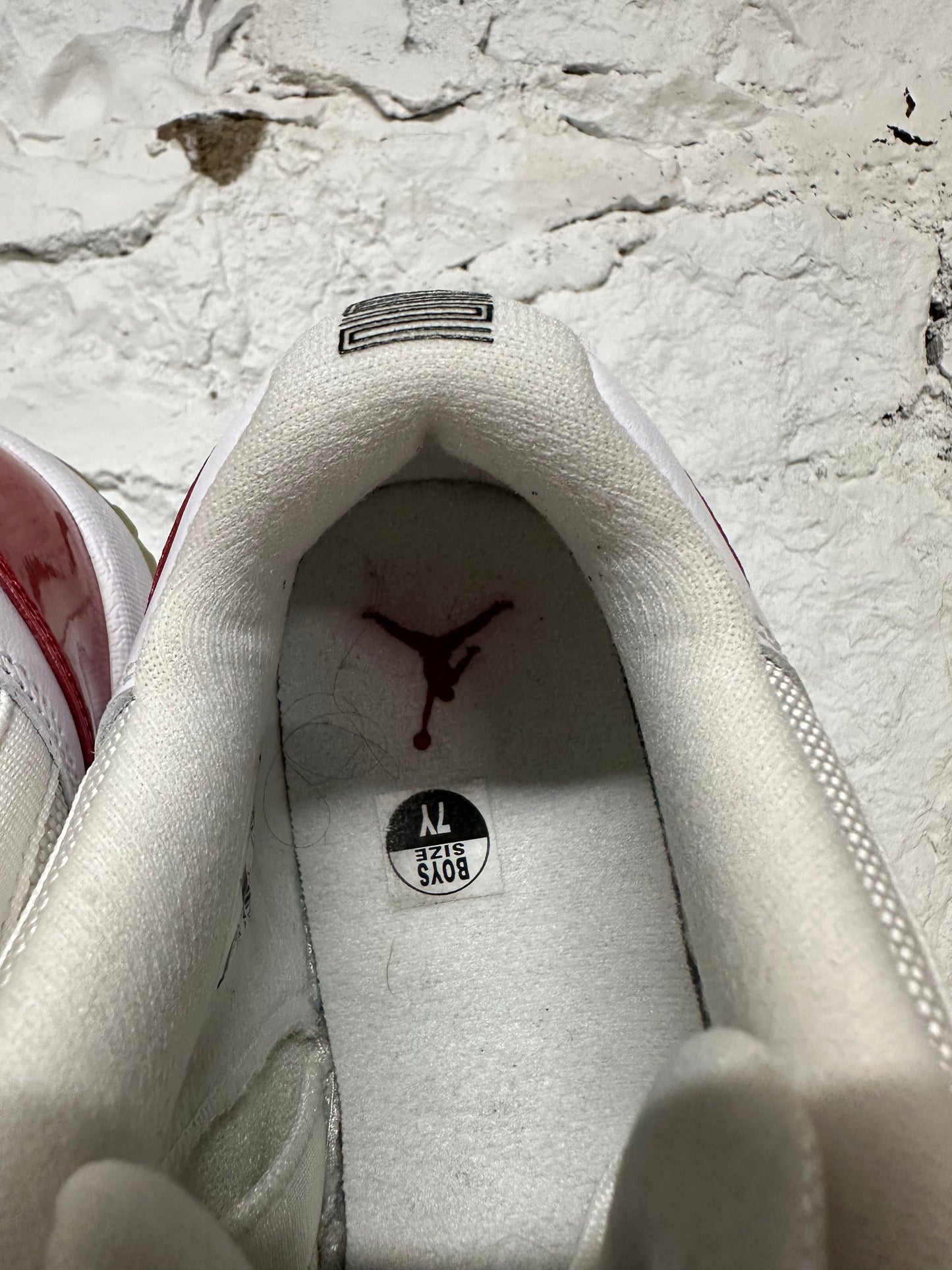 Air Jordan 11 Low Cherry Sz 7Y