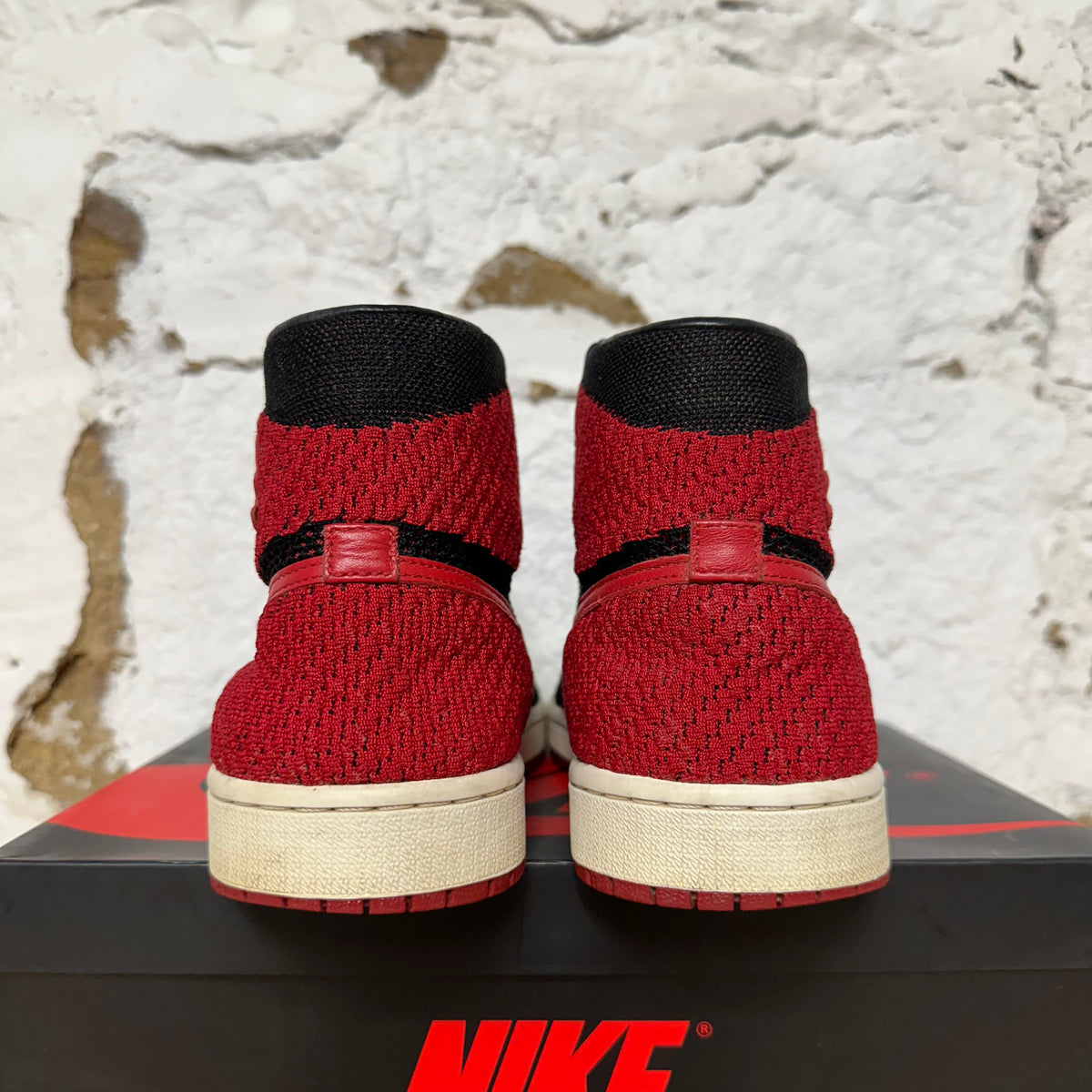 Air Jordan 1 High Flyknit Bred Sz 9