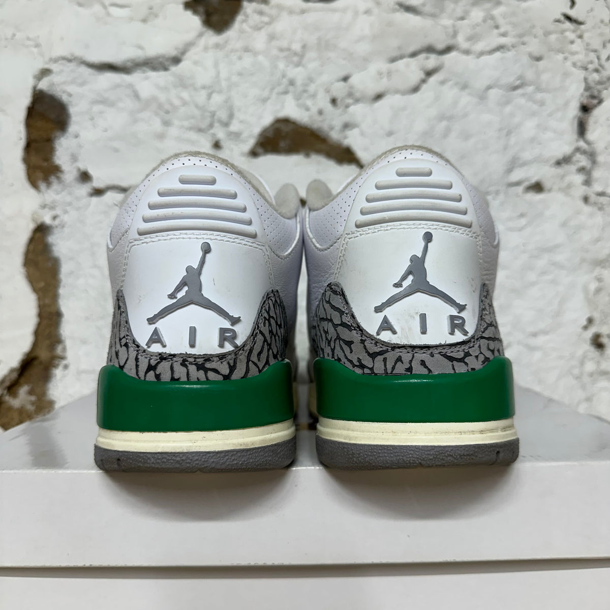 Air Jordan 3 Lucky Green Sz 9 (10.5W)