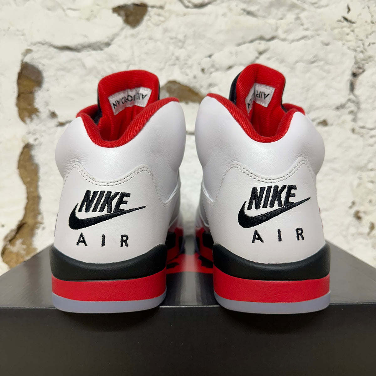 Air Jordan 5 Fire Red Black Tongue (2025) Sz 10 DS