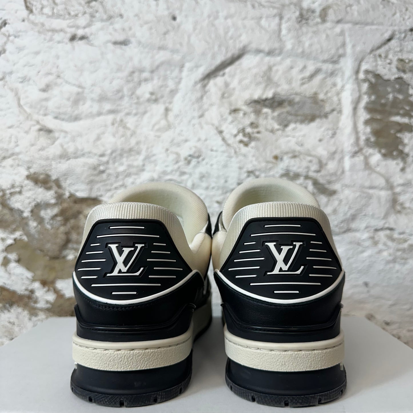 Louis Vuitton Black White Trainer Sz 9 (7.5LV) No Box