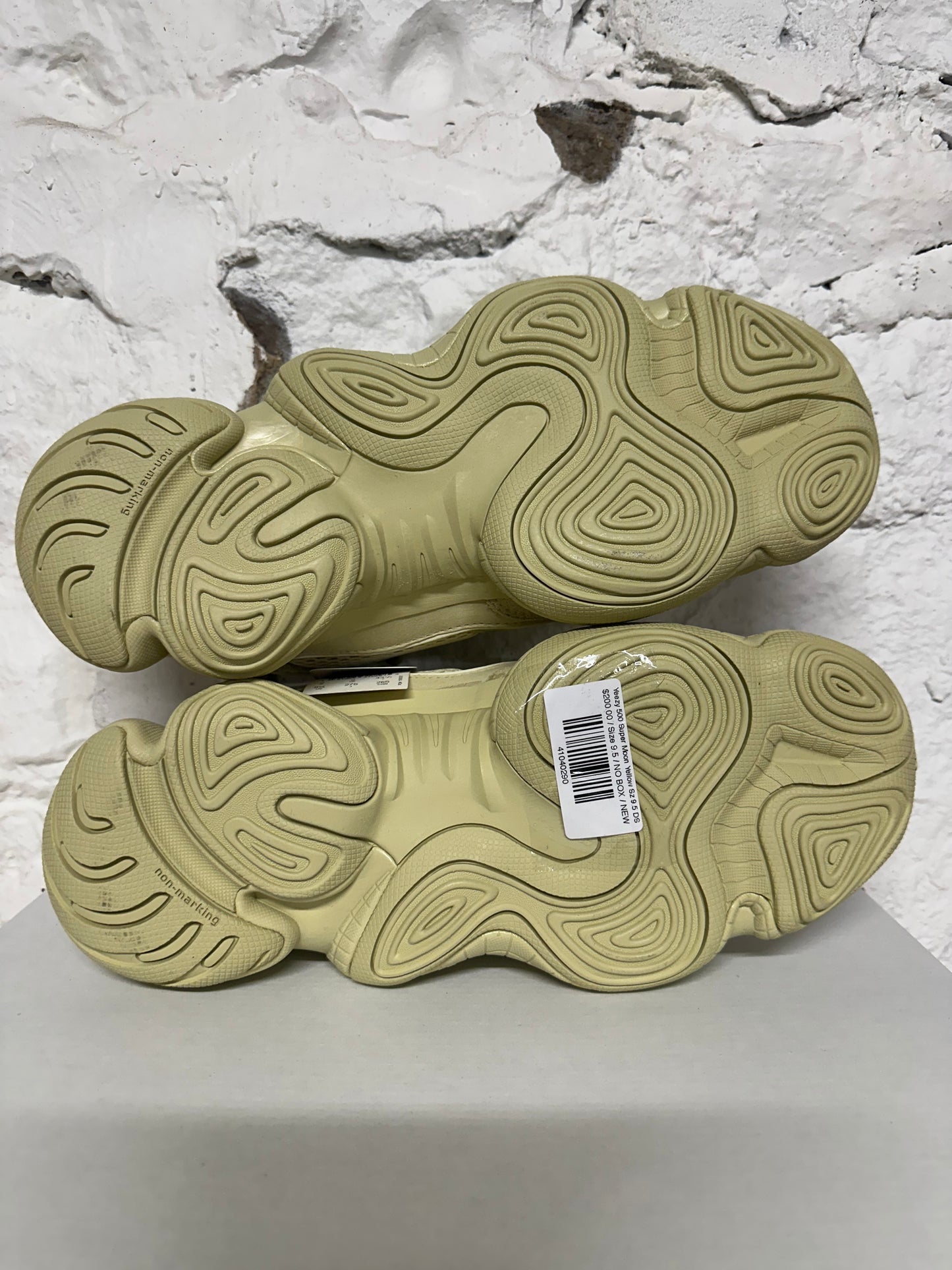 Yeezy 500 Super Moon Yellow Sz 9.5 DS