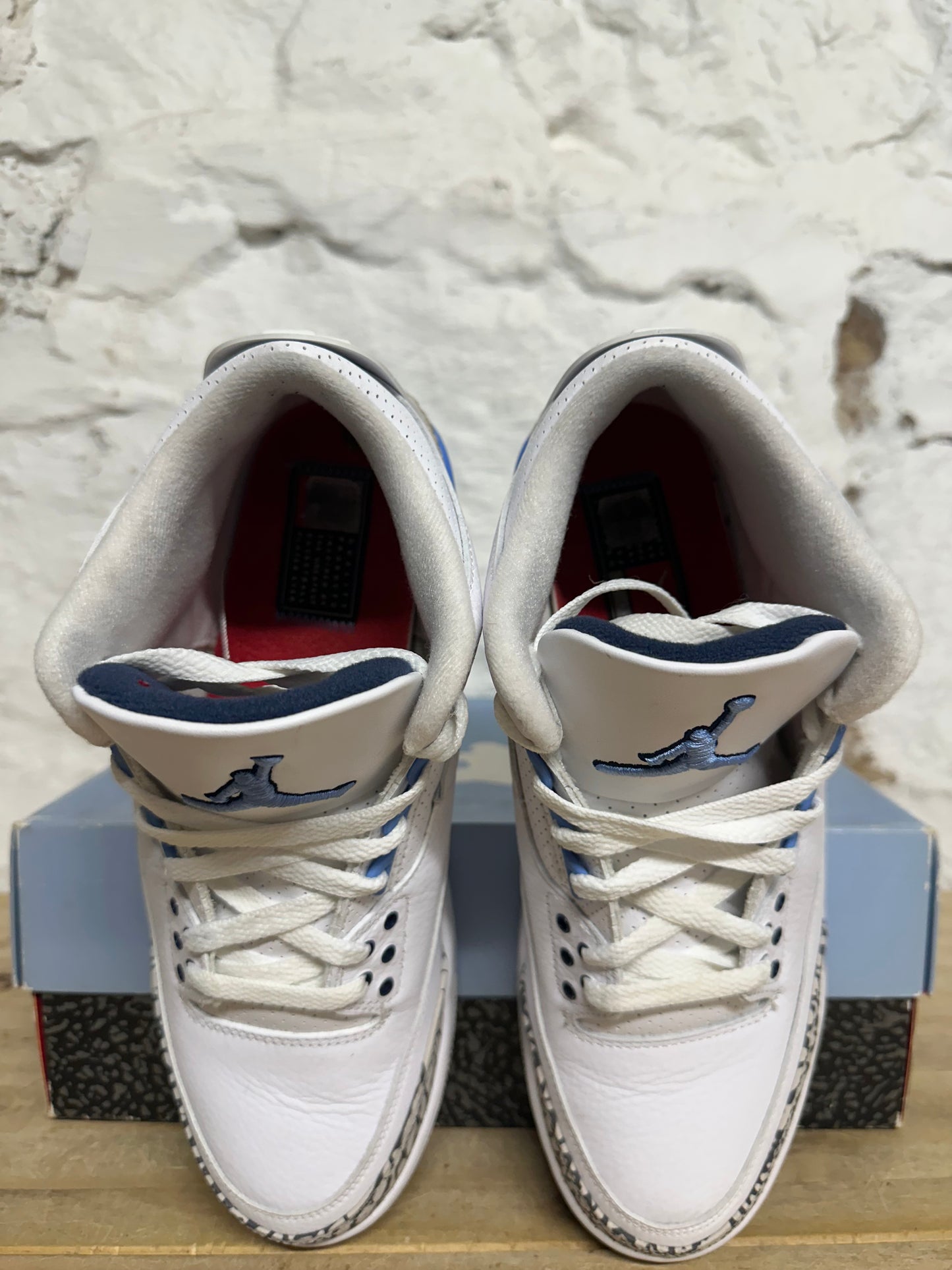 Air Jordan 3 UNC Sz 9