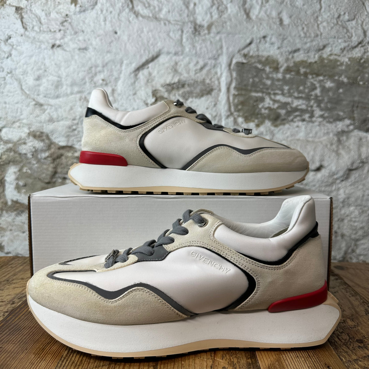 Givenchy GIV Beige White Grey Runner Sneaker Sz 11 (44)