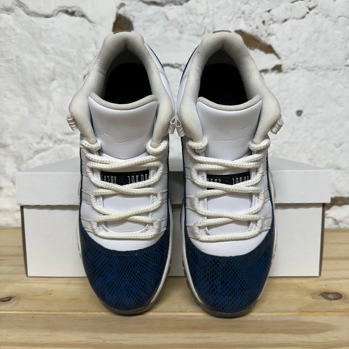 Air Jordan 11 Low Snake Navy Sz 7Y