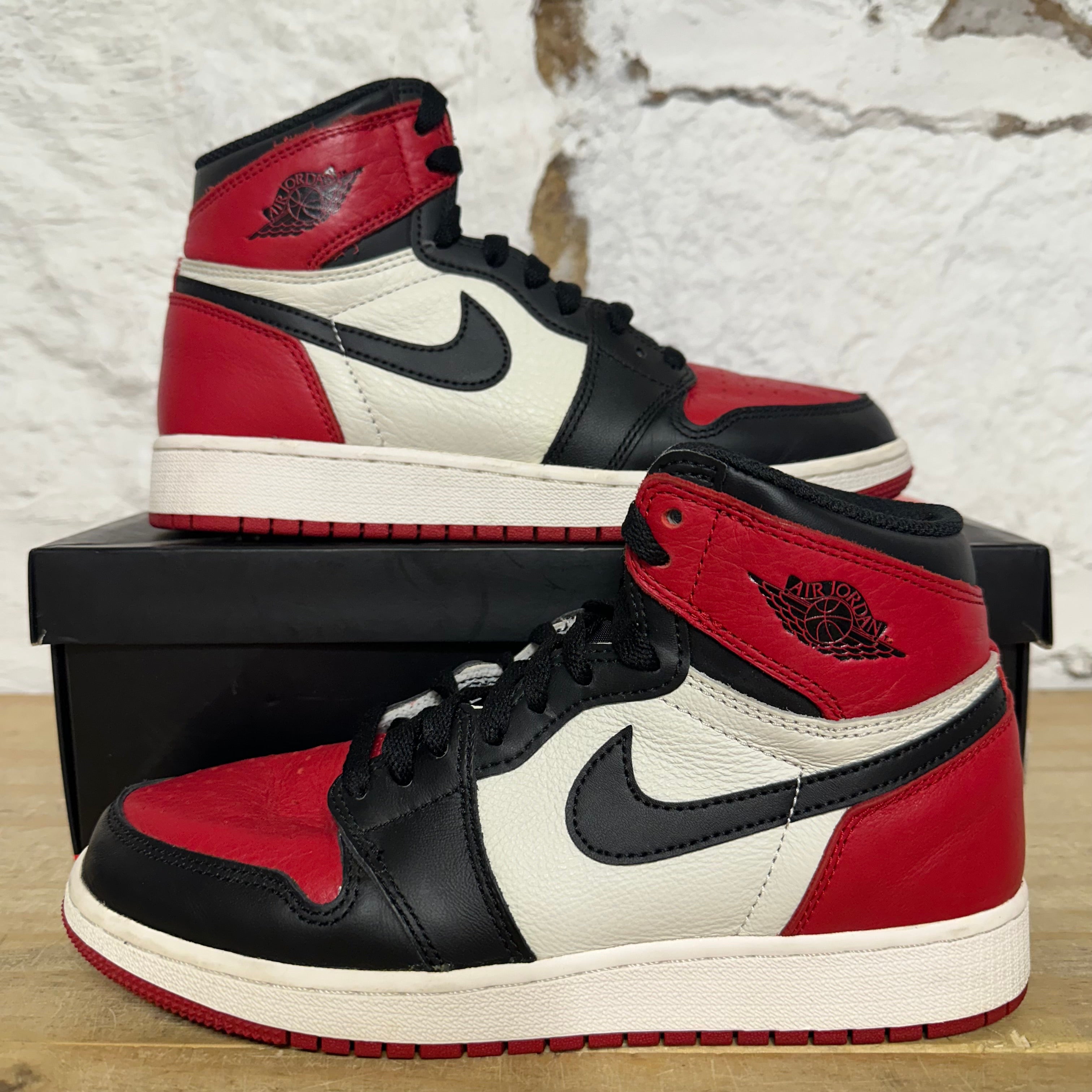 Air Jordan 1 High Bred Toe Sz 5.5Y