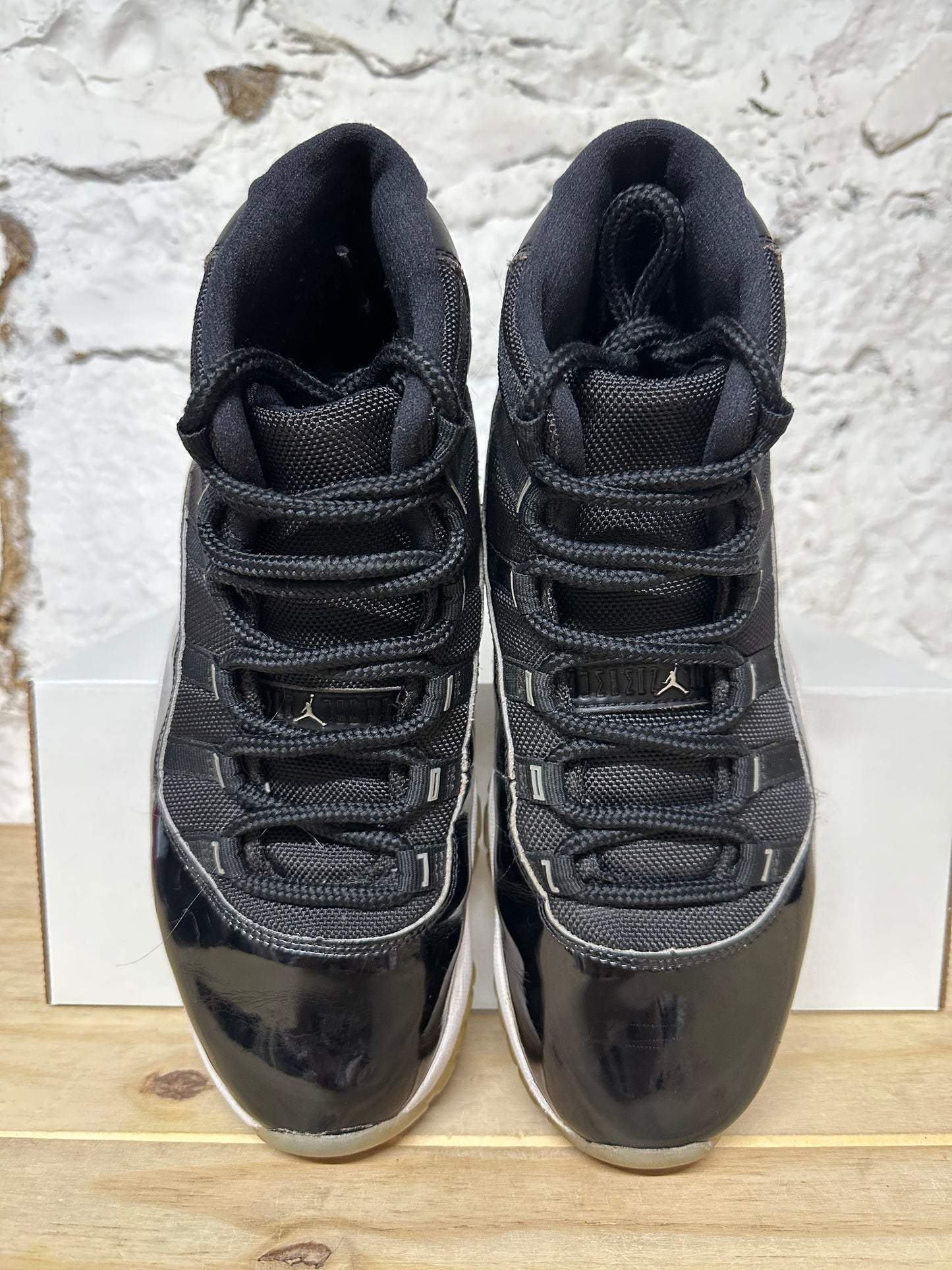 Air Jordan 11 Jubilee Sz 9