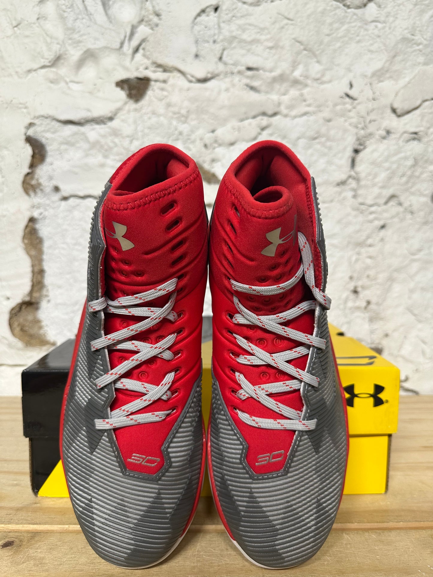 Under Armour Curry 2.5 Grey Red Sz 10.5 DS