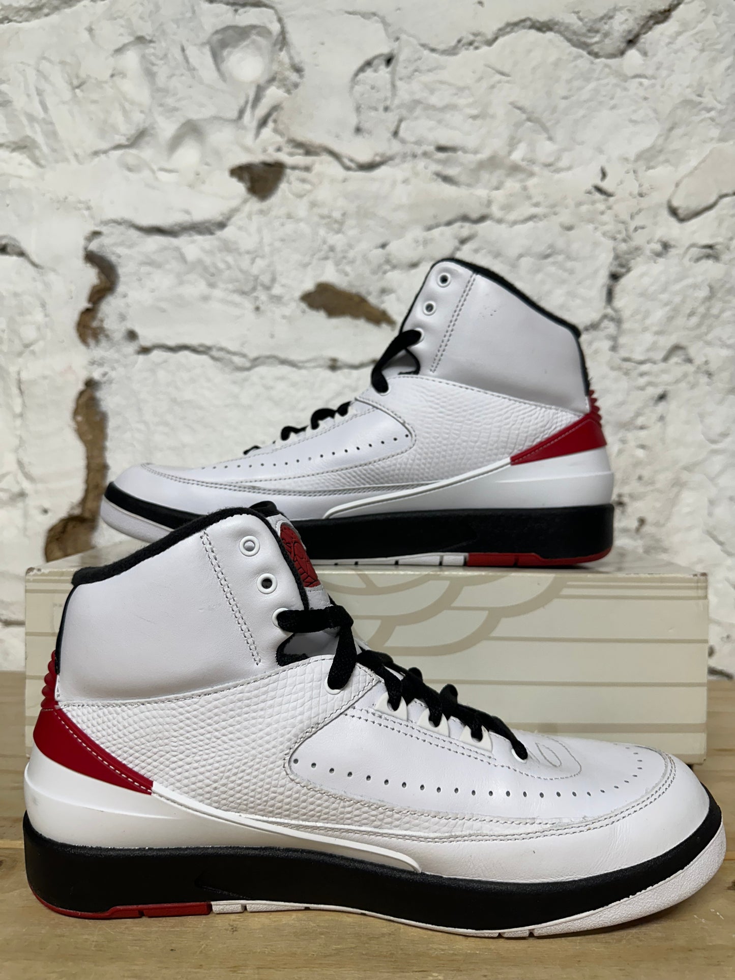 Air Jordan 2 Chicago Sz 9.5