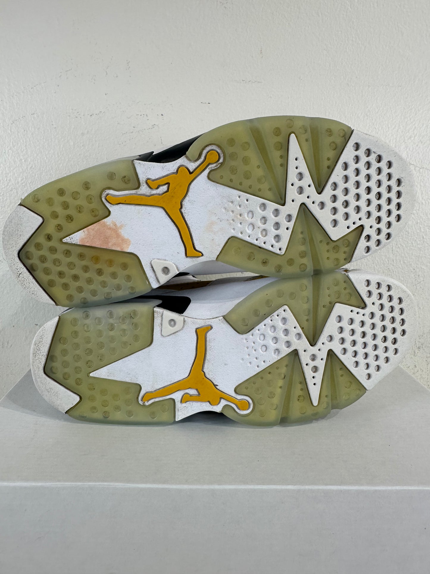 Air Jordan 6 Yellow Ochre Sz 8