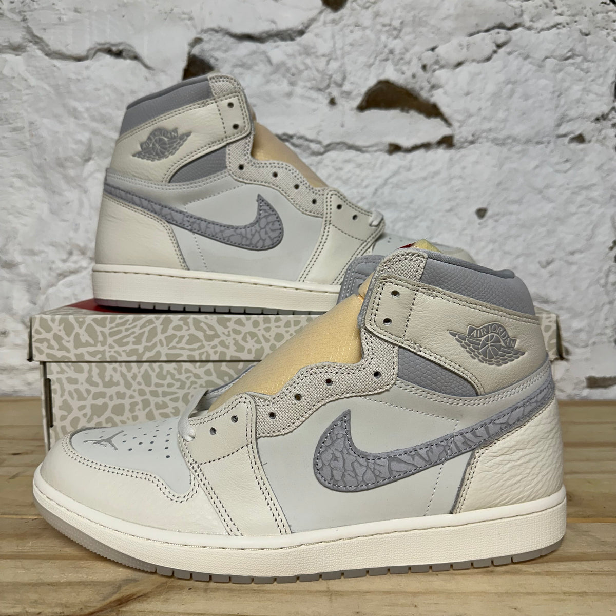 Air Jordan 1 High Sail University Red Sz 13 DS